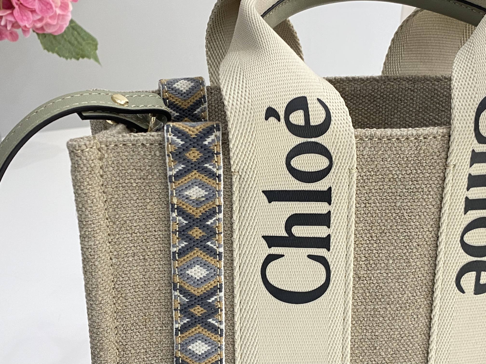 Chloe Small Woody Tote Bag In Linen